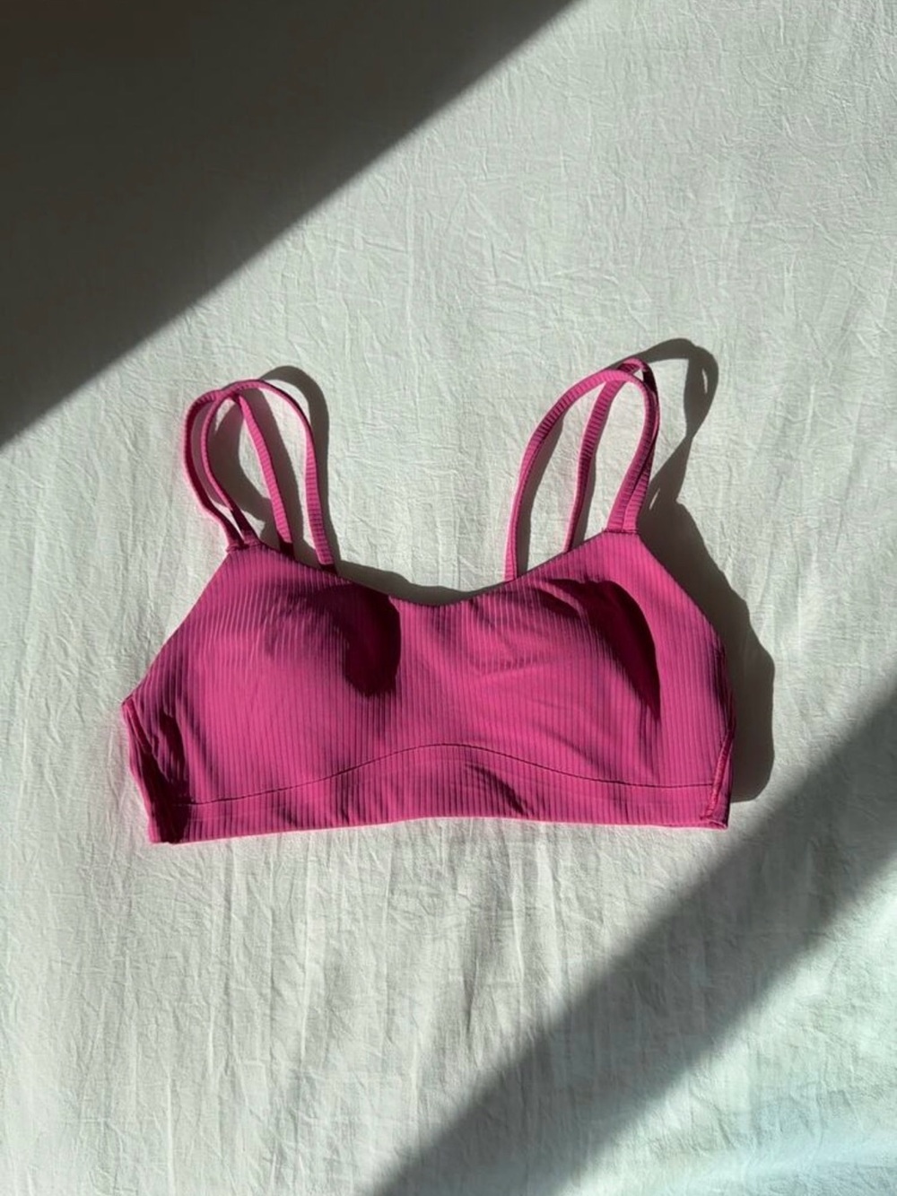 Lululemon Sports Bra Women's Size 4 Pink Multicolor Ribbed Criss-Cross Straps